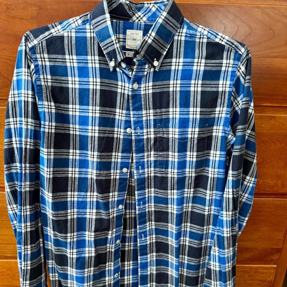 Gap long sleeve button down - size Medium